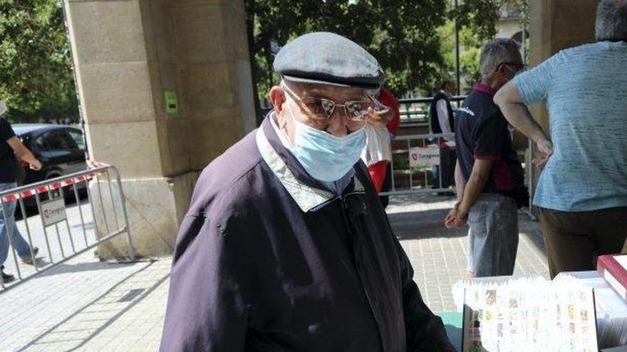 Los 320.000 sobres con mascarillas preparados en el albergue llegan a los mayores de 65 años