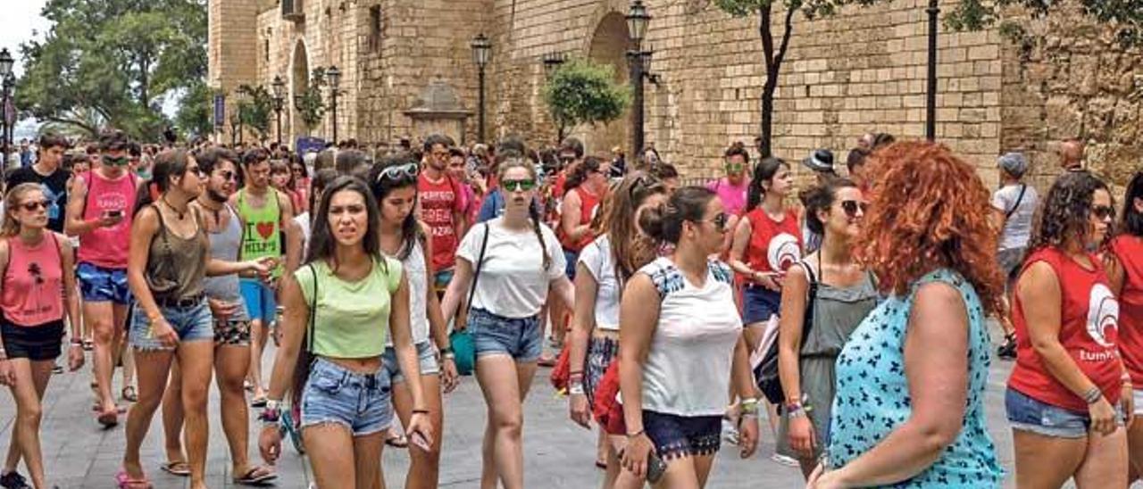 El impulso en la llegada de turistas va acompañado de un alza de la economía sumergida.