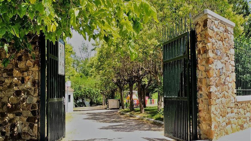 El Ayuntamiento de Monesterio reabre el parque infantil de El Tejar