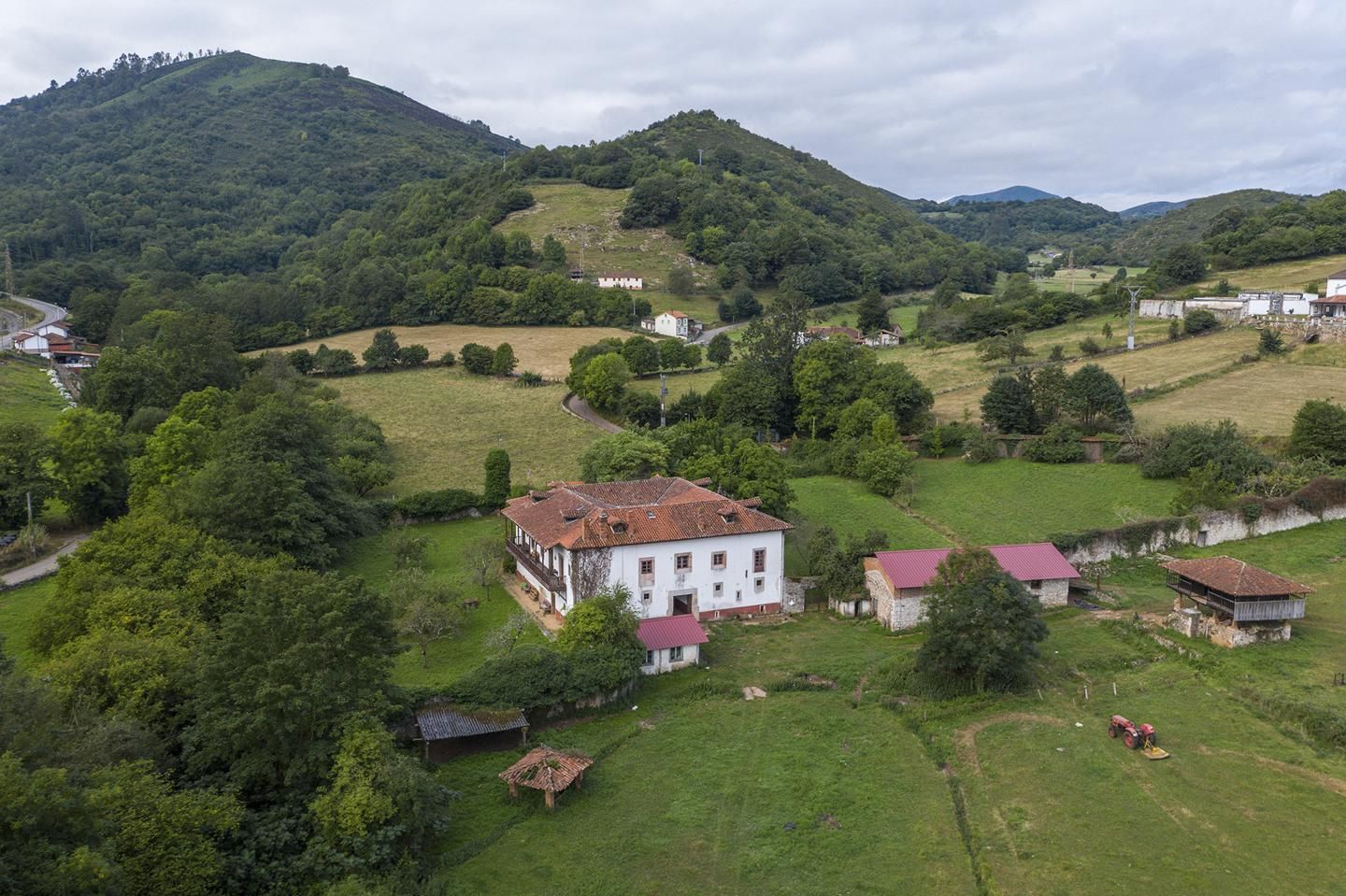 Así es palacio rural que se vende en Bayo (Grado)