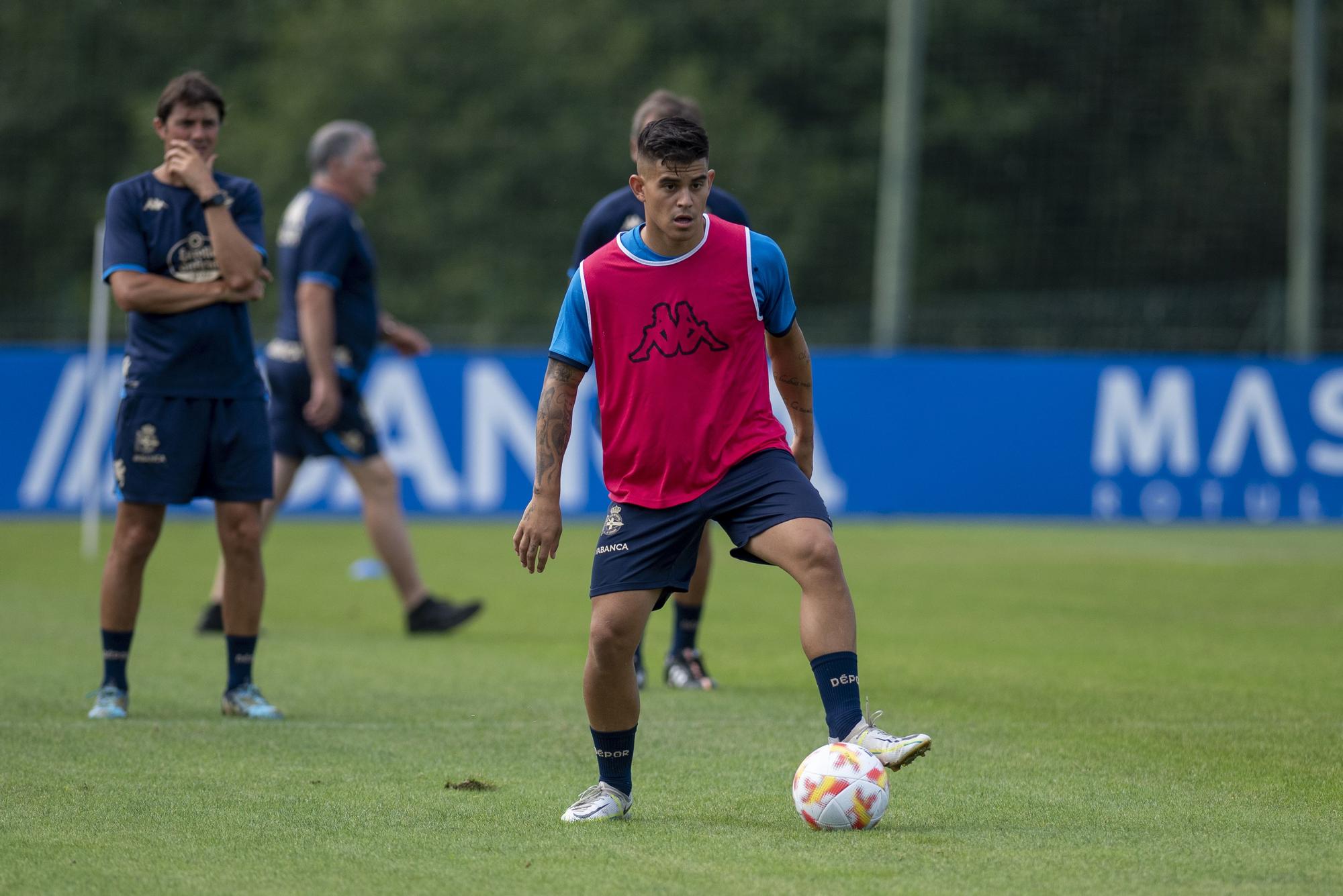 Kuki Zalazar ya se entrena con sus nuevos compañeros del Deportivo