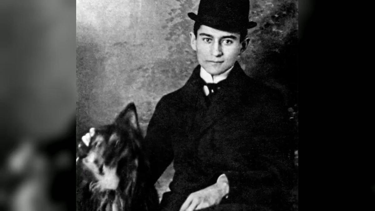 El escritor, Franz Kafka.