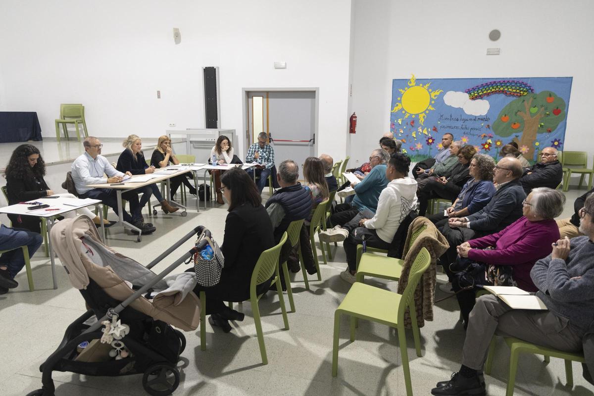 Reunión de la Junta de Distrito 3 celebrada este martes en el centro social de Tómbola en Alicante