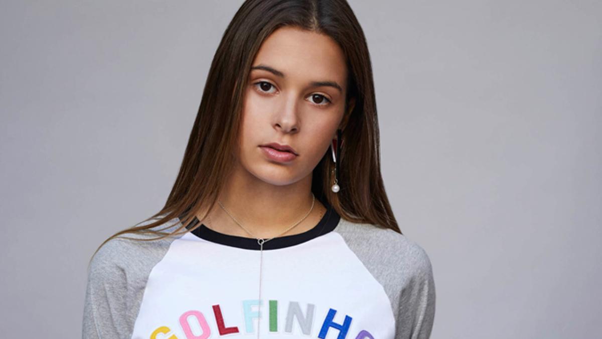 Dora Postigo, hija de Bimba Bosé, se une al homenaje a David Delfín protagonizando la campaña de la última colección creada por el diseñador