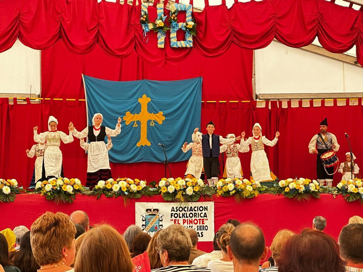 EN IMÁGENES: Festival folclórico infantil en Argüelles