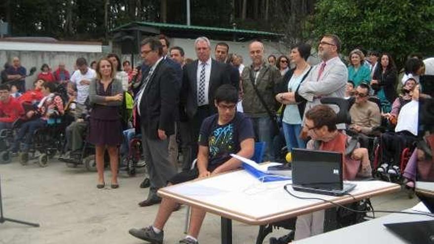 Afectados de parálisis cerebral y familiares protestan contra los recortes