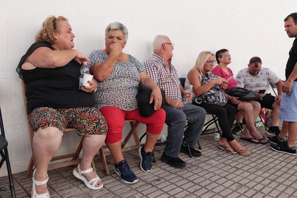 Vecinos desalojados en el terrero de lucha de Santa Úrsula