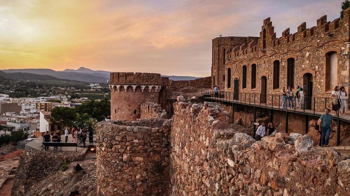 Imagen de la puesta de sol en Onda, vista desde el Castillo de las 300 Torres.