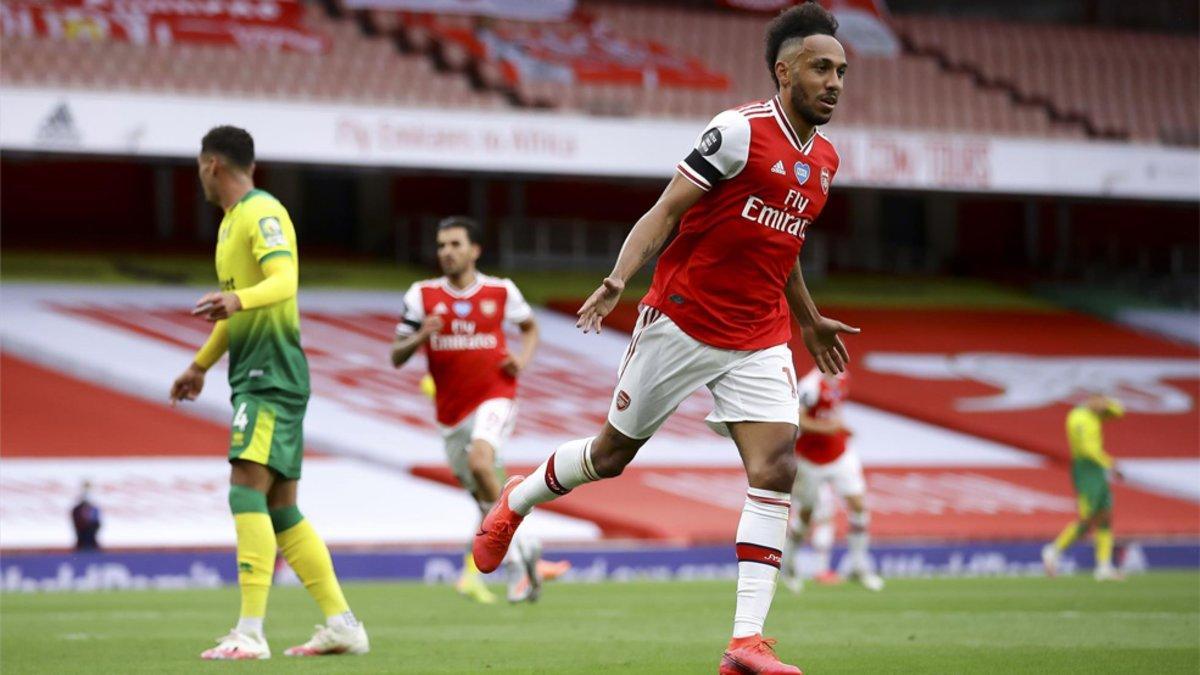 Aubameyang celebra uno de sus goles en el Arsenal-Norwich