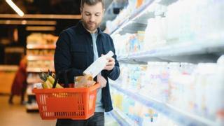 La alerta de una experta sobre los 3 alimentos que no deberías comprar nunca en un supermercado