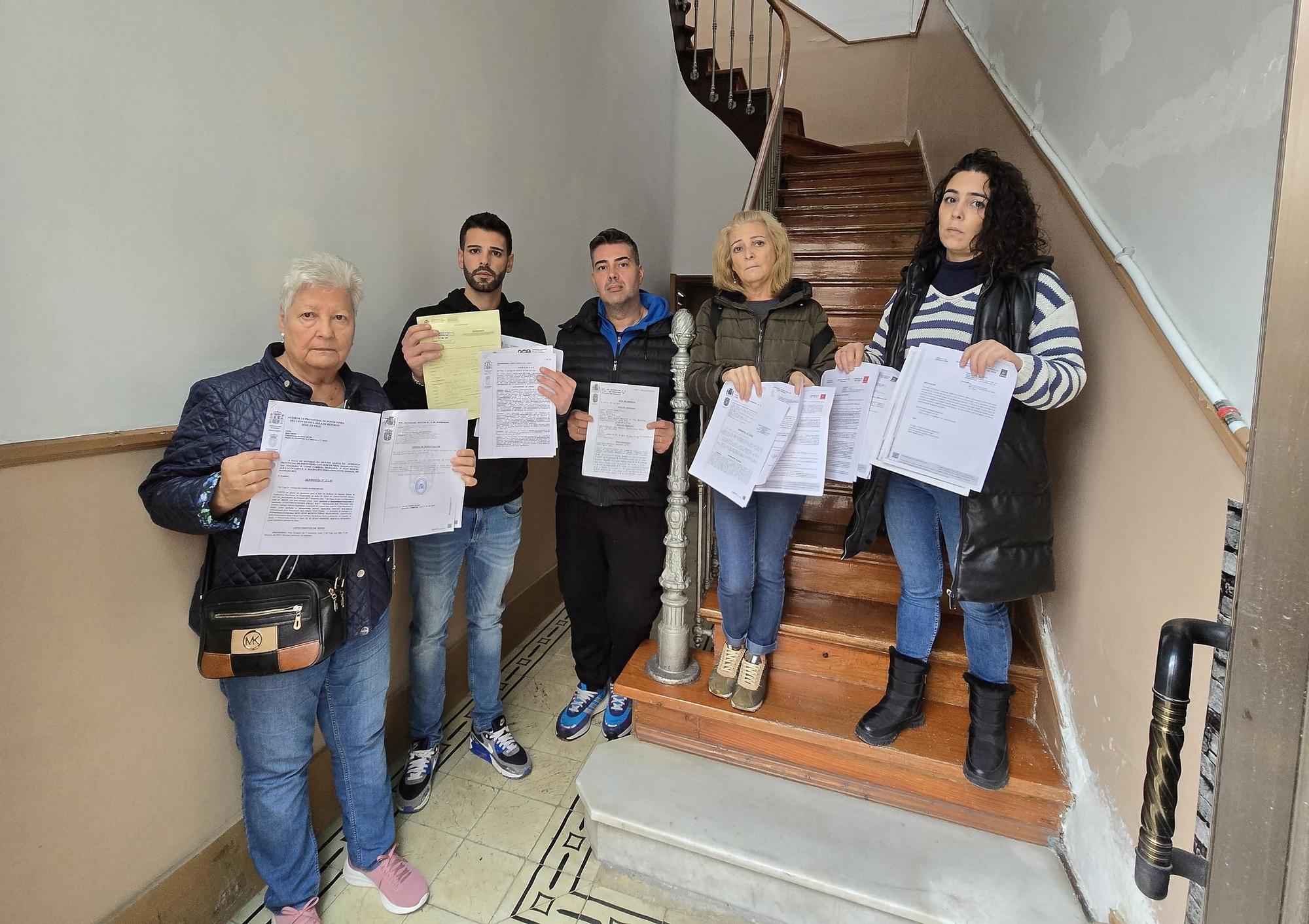 El derribo de un sótano colindante daña gravemente a su vivienda en Vigo