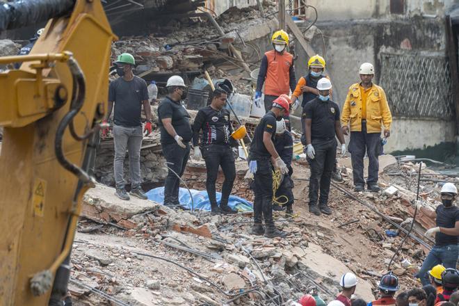 Rescatan a un superviviente de los terremotos tras ocho días bajo los escombros