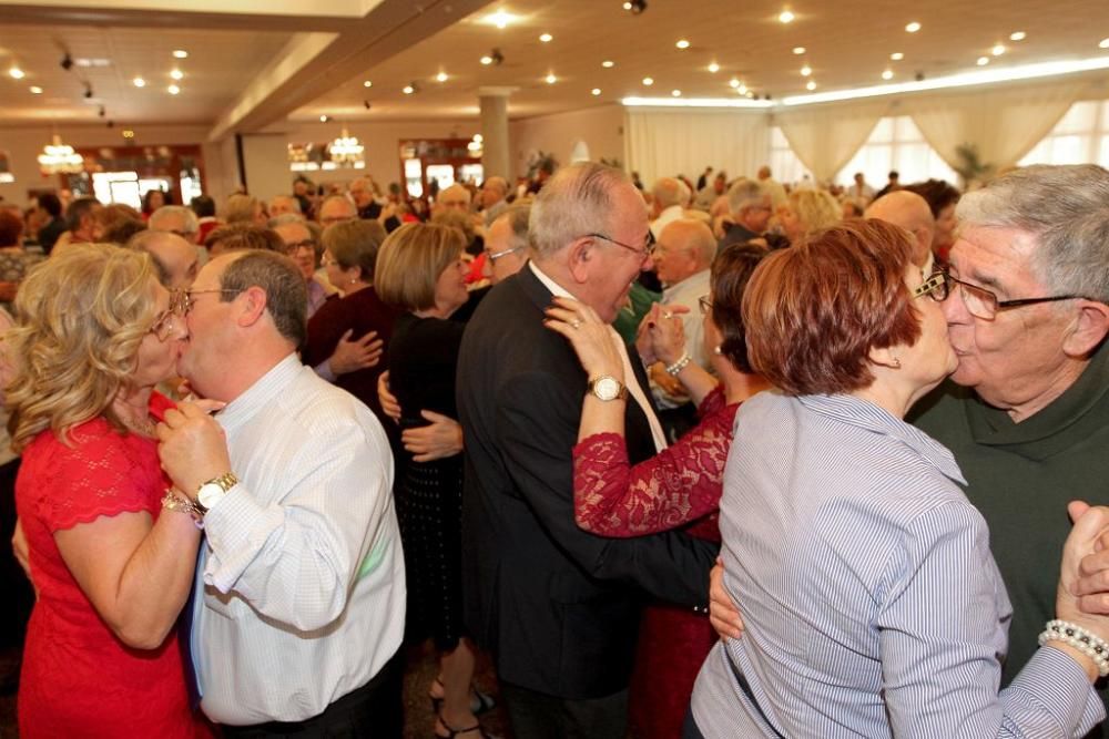 Almuerzo y baile por el Día de los Enamorados en el Club de Mayores de Cartagena