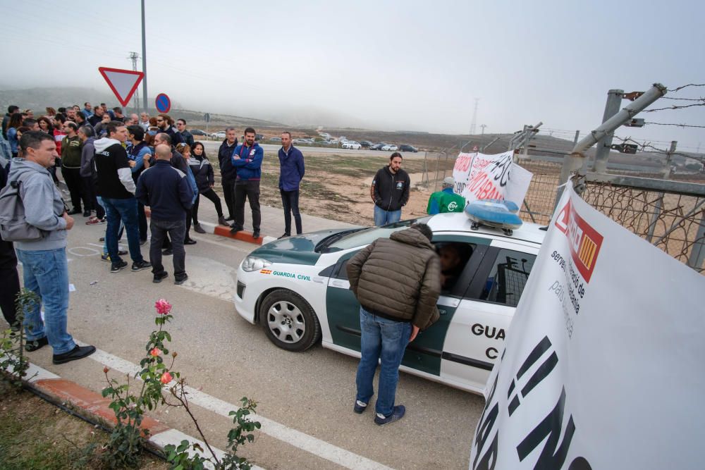 Protesta de los funcionarios de prisiones en la cárcel de Villena