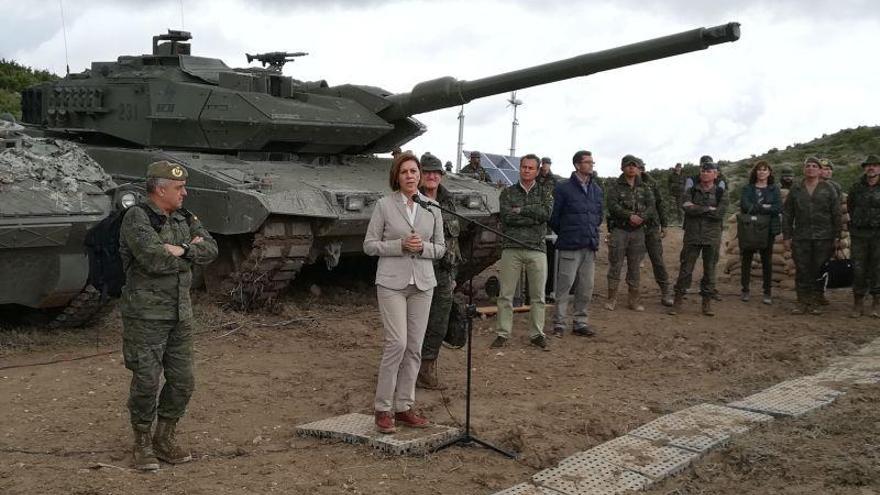 La ministra Cospedal visita en San Gregorio el ejercicio Valiant Lynx de la OTAN