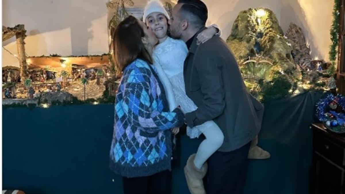 El ariete onubense Manu Molina compartió esta imagen familia en plena Nochebuena.