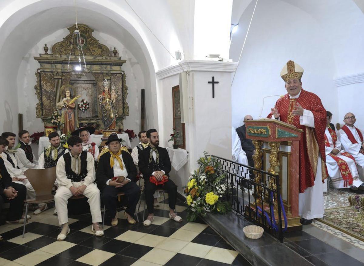 La misa es el único acto que se mantiene en el día grande. |  | FOTOS: M.S.