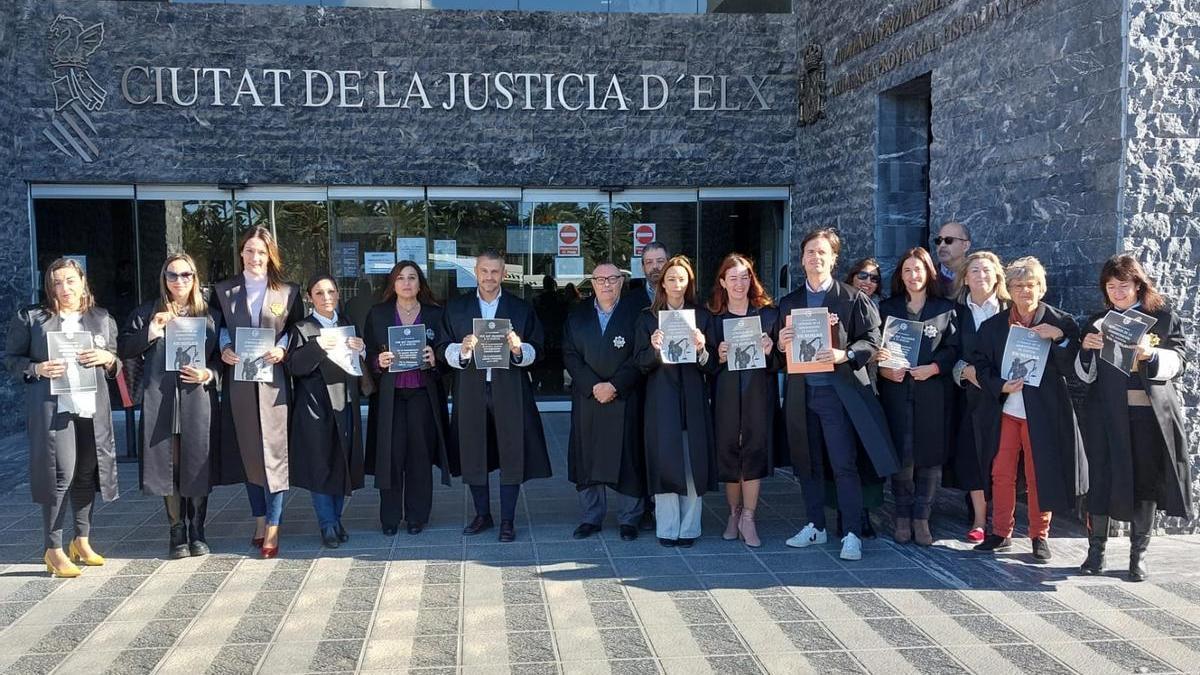 Concentración de LAJ en la Ciudad de la Justicia en Elche.