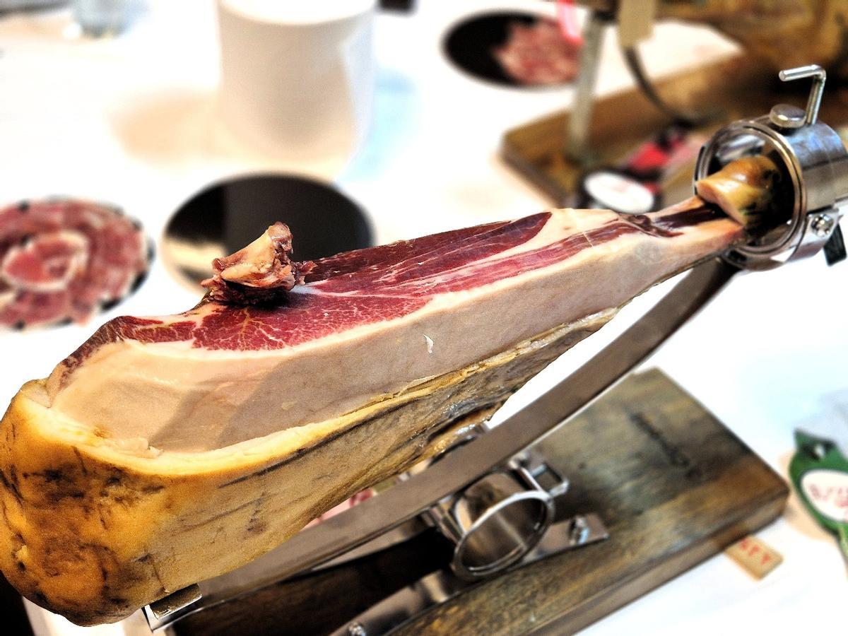 En este taller aprenderás a cortar tu propio jamón.