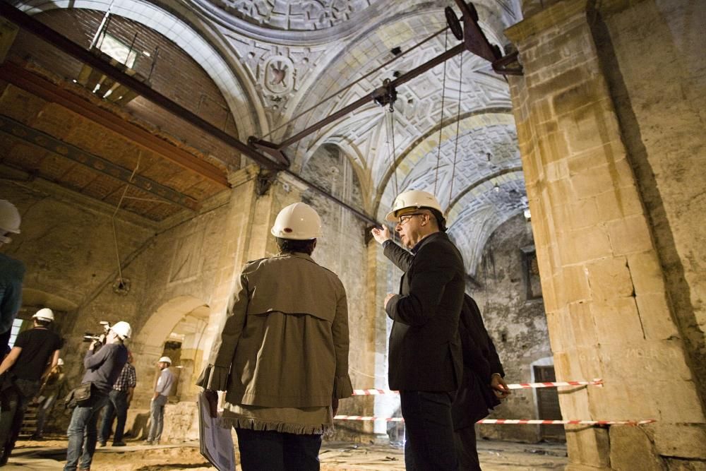 Visita de la alcaldesa de Gijón y los portavoces municipales a las obras de Tabacalera