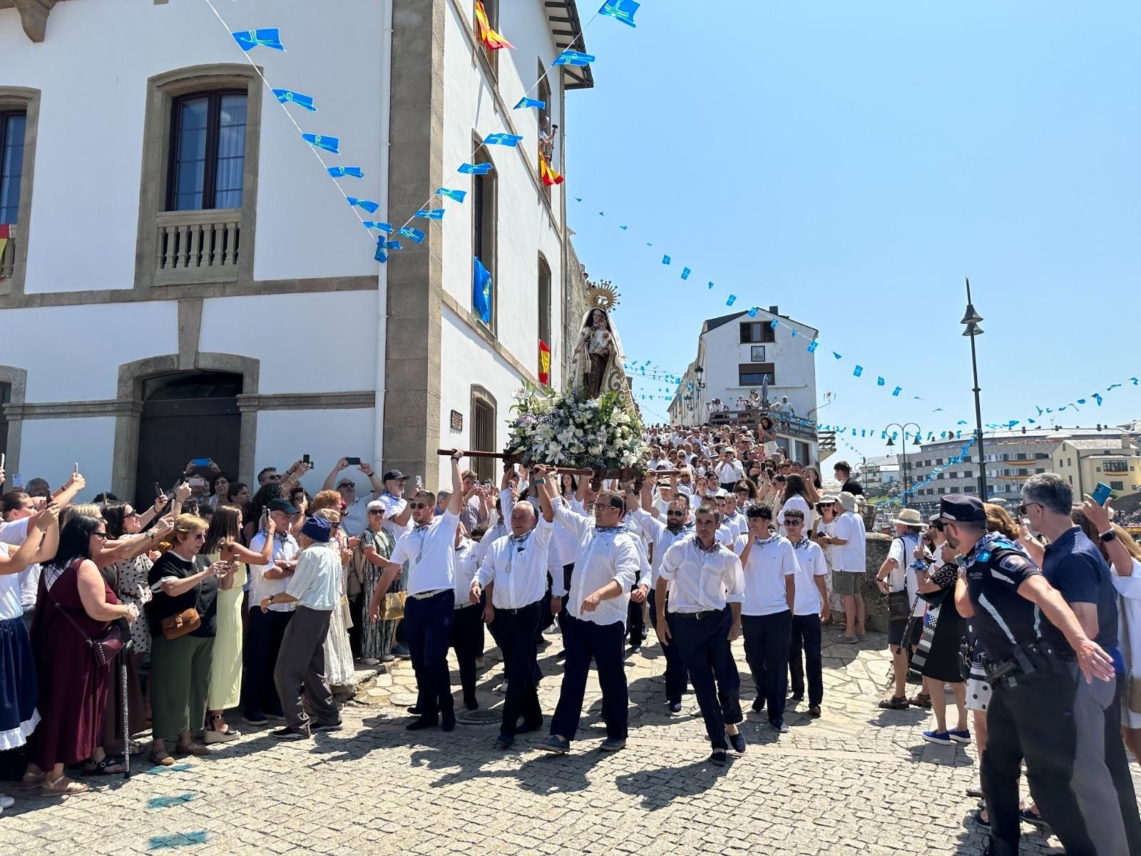 EN IMÁGENES: La procesión de la virgen del Carmen en Tapia de Casariego