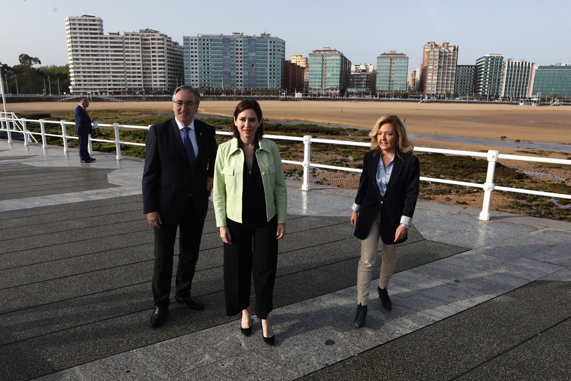 La visita de Isabel Díaz Ayuso a Gijón, en imágenes