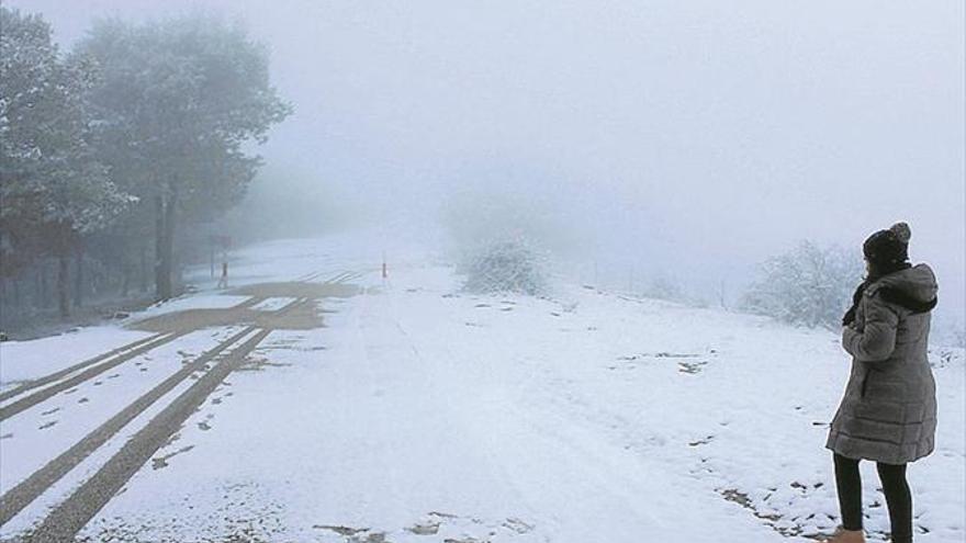 La nieve vuelve a teñir de blanco en febrero parajes como la Sierra y la Nava