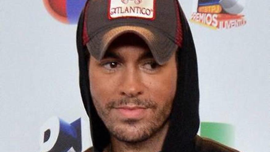 Enrique Iglesias arrasa en los premios de la música latina