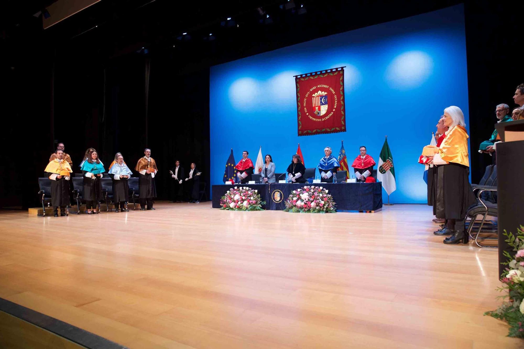 La Universidad de Alicante (UA) clausura el curso con la investidura de 125 nuevos doctores