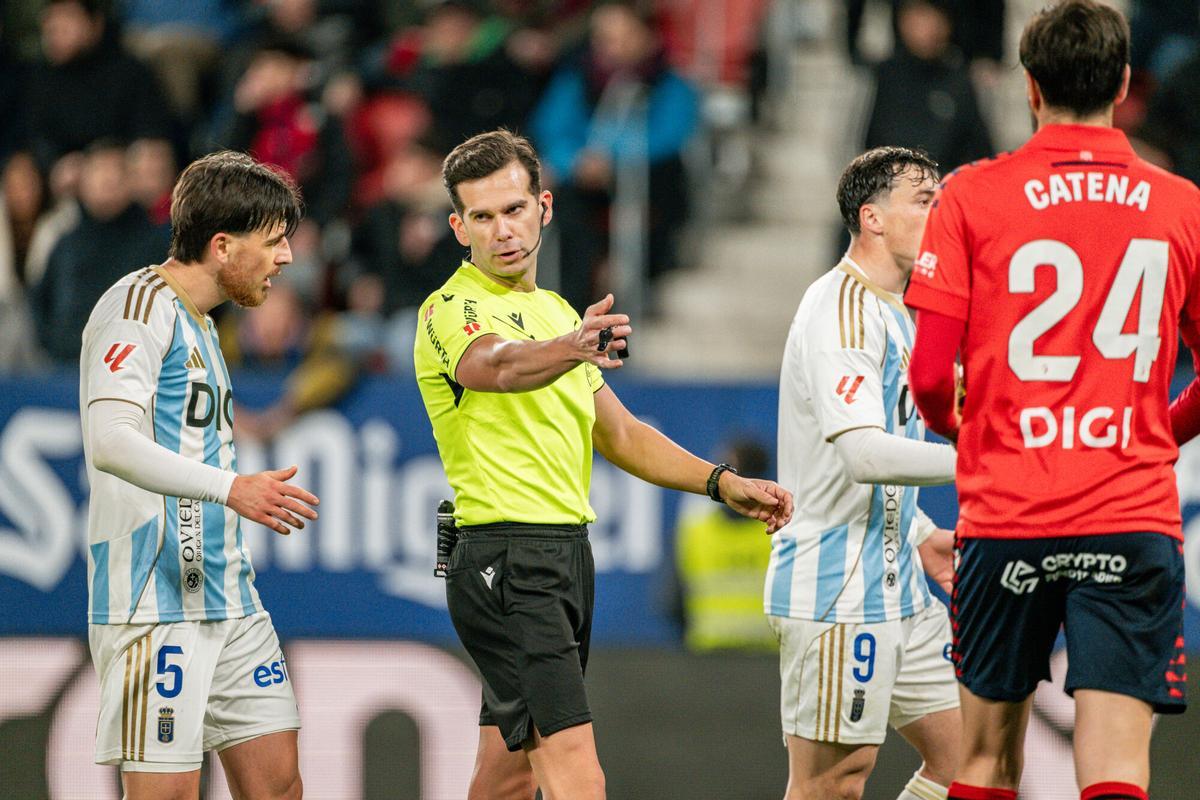 Fútbol. Partido correspondiente a la jornada 20 de Primera División temporada 2025-2026 entre el Osasuna y el Real Oviedo. Estadio El Sadar FÚTBOL. OSASUNA-OVIEDO. LIGA 2025-2026