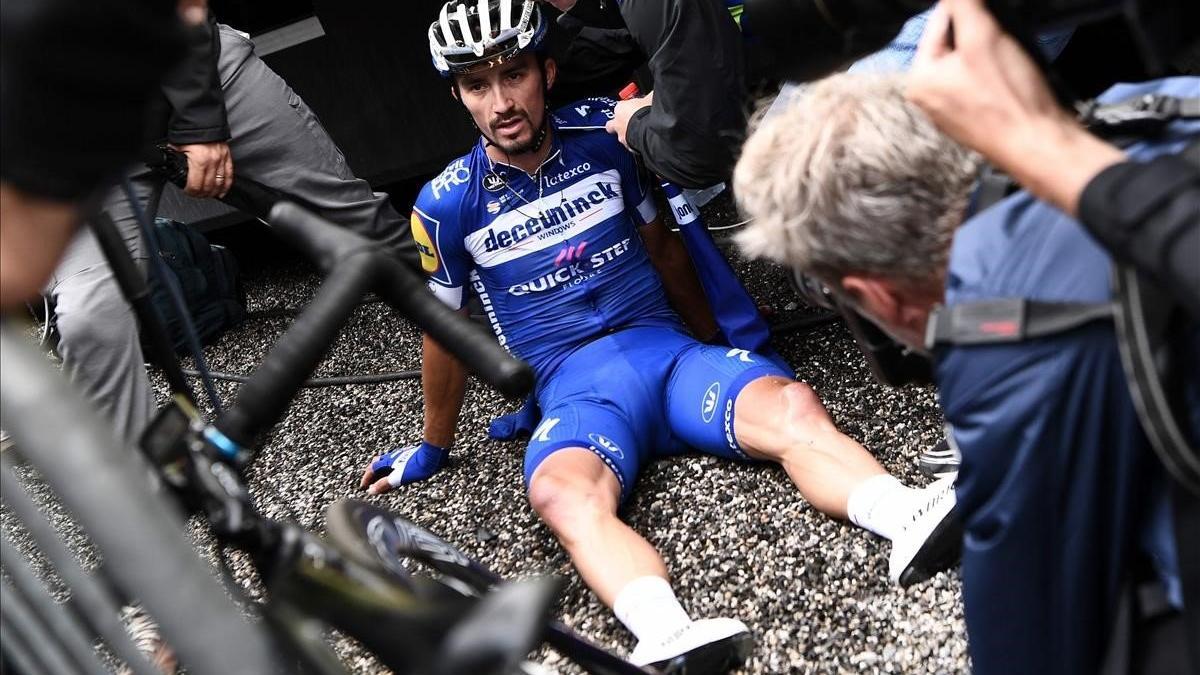 segea49239183 team deceuninck rider france s julian alaphilippe  c  reacts190727172919