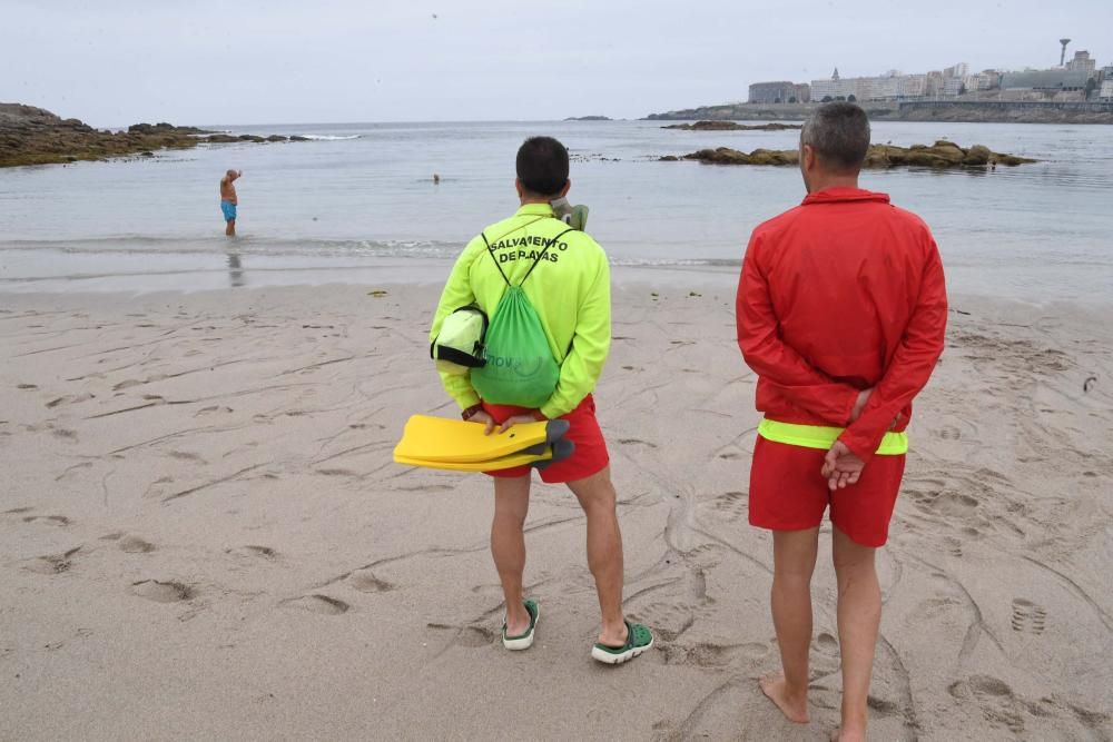 Las playas de A Coruña ya tienen socorristas
