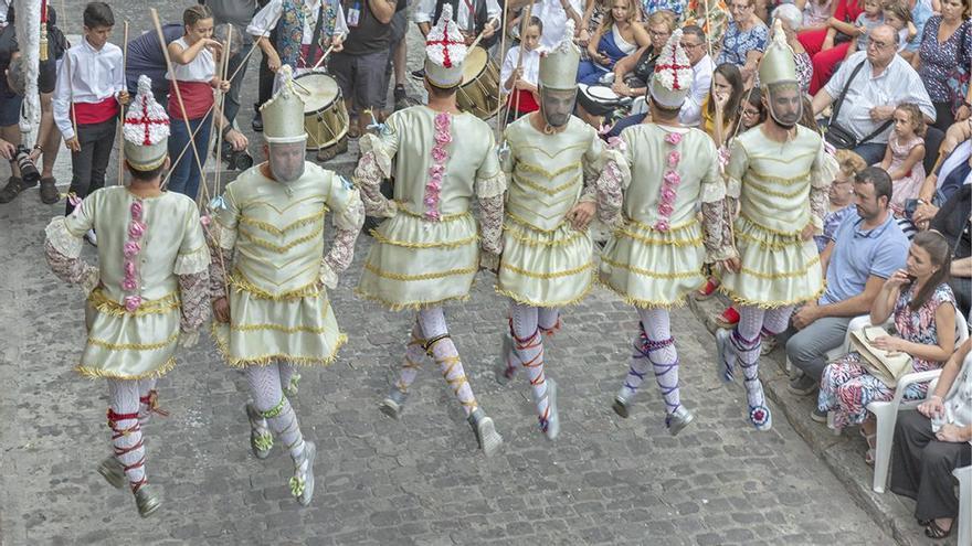 El baile de los Tornejants es uno de los más espectaculares de las fiestas de Algemesí.