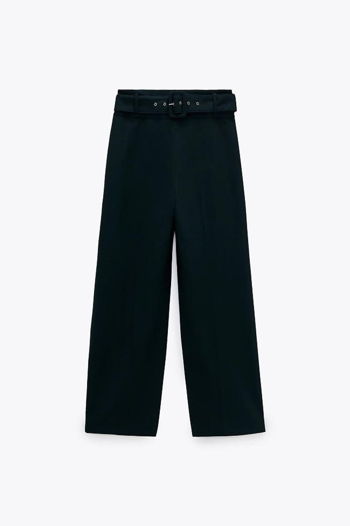 Pantalón 'culotte' negro de tiro alto con cinturón, de Zara