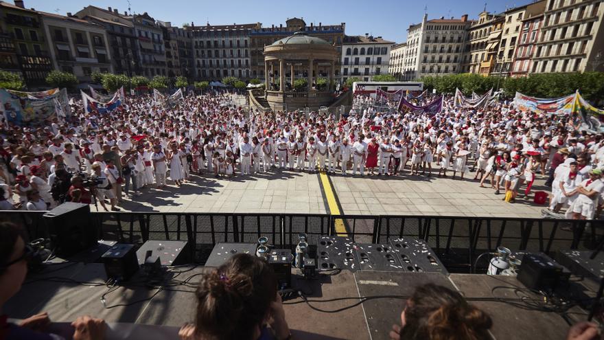 Concentración en la Plaza del Castillo en rechazo de las presunta agresión sexual.