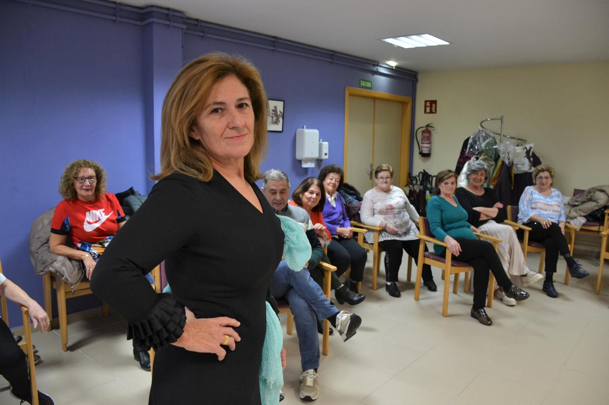 Preparativos del desfile de mayores en Lugones