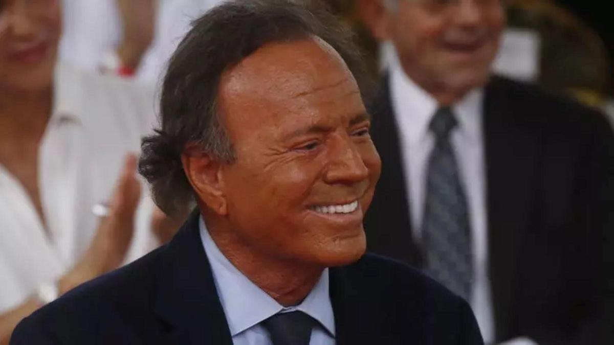 Julio Iglesias.