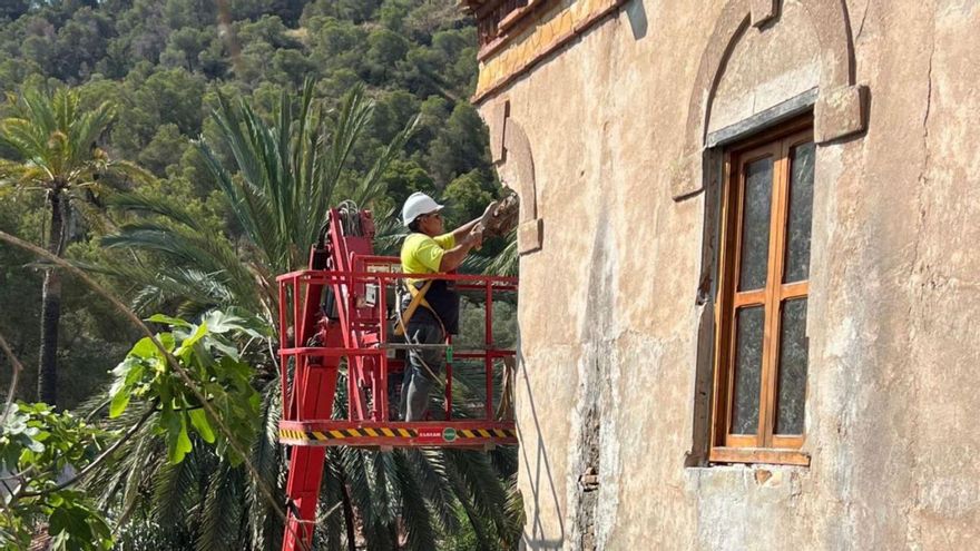 Operarios trabajando en la obra del eremitorio de La Luz. | A . M.