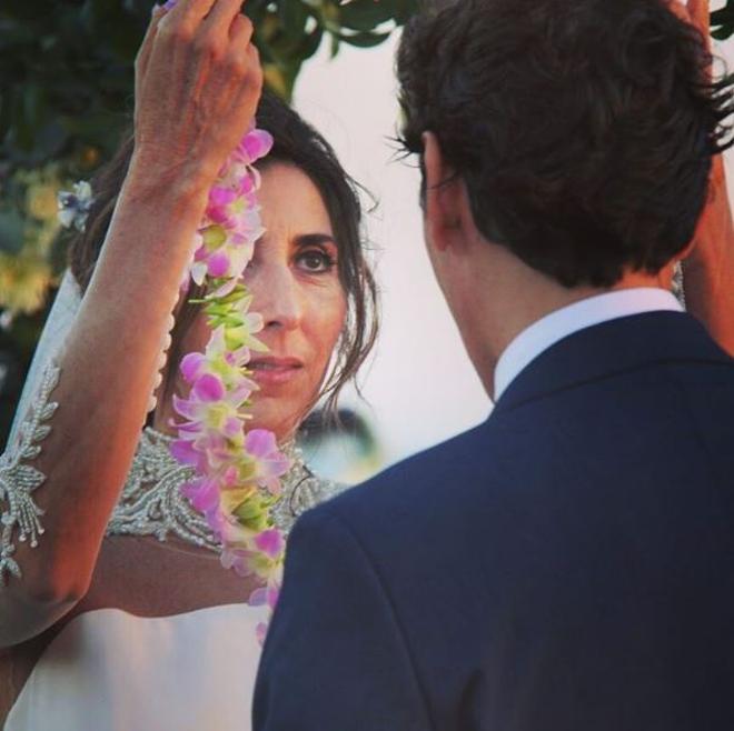 Paz Padilla y Juan Vidal durante uno de los momentos de su boda