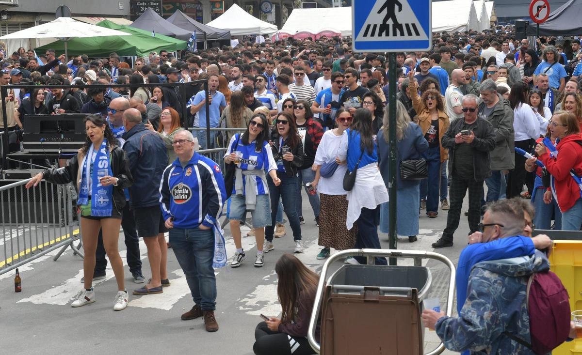La afición del Dépor, en la fiesta de las peñas