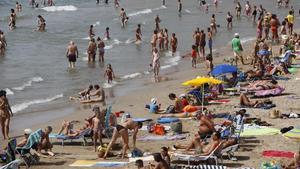 zentauroepp20117508 sitges 18 08 2012 ola de calor en sitges playa de san sebast190809175524