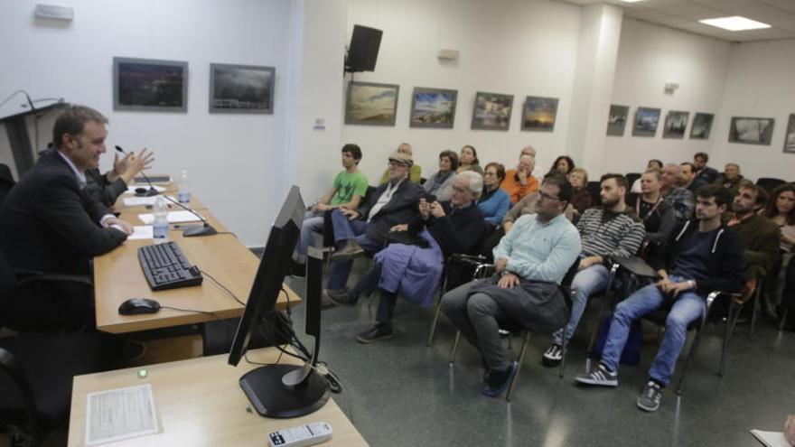 Un instante del acto celebrado esta tarde en la sede de la UA