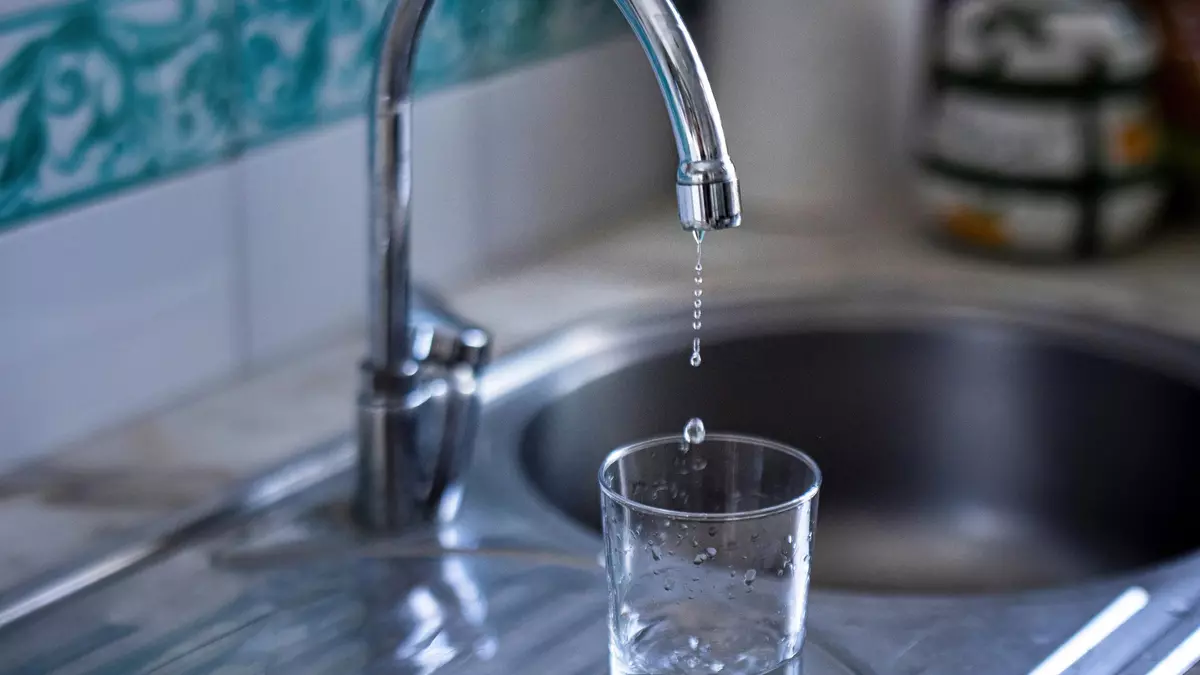 Este municipio de Barcelona lanza una ayuda para pagar el agua: requisitos y cómo solicitarla