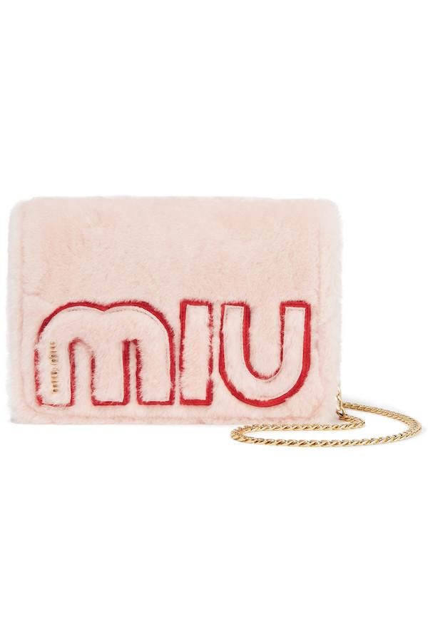 Bolsos rosas: el peludo más 'chic'