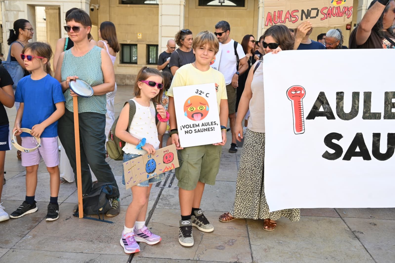 Continúan las protestas por el calor en las aulas de Alicante