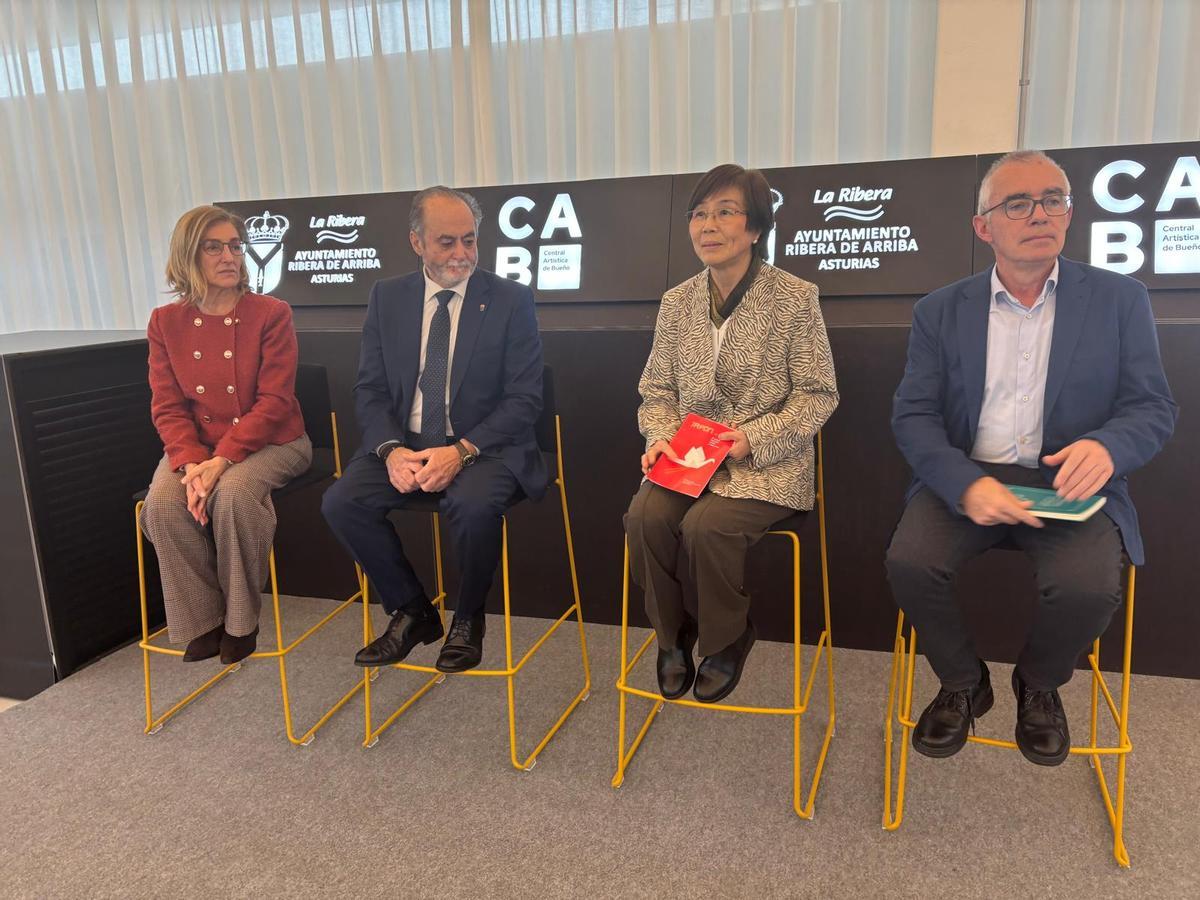 Por la izquierda, Marta Mateo, Tomás Fernández, Yayoi Kawamura y Antonio García, durante la inauguración de las jornadas.