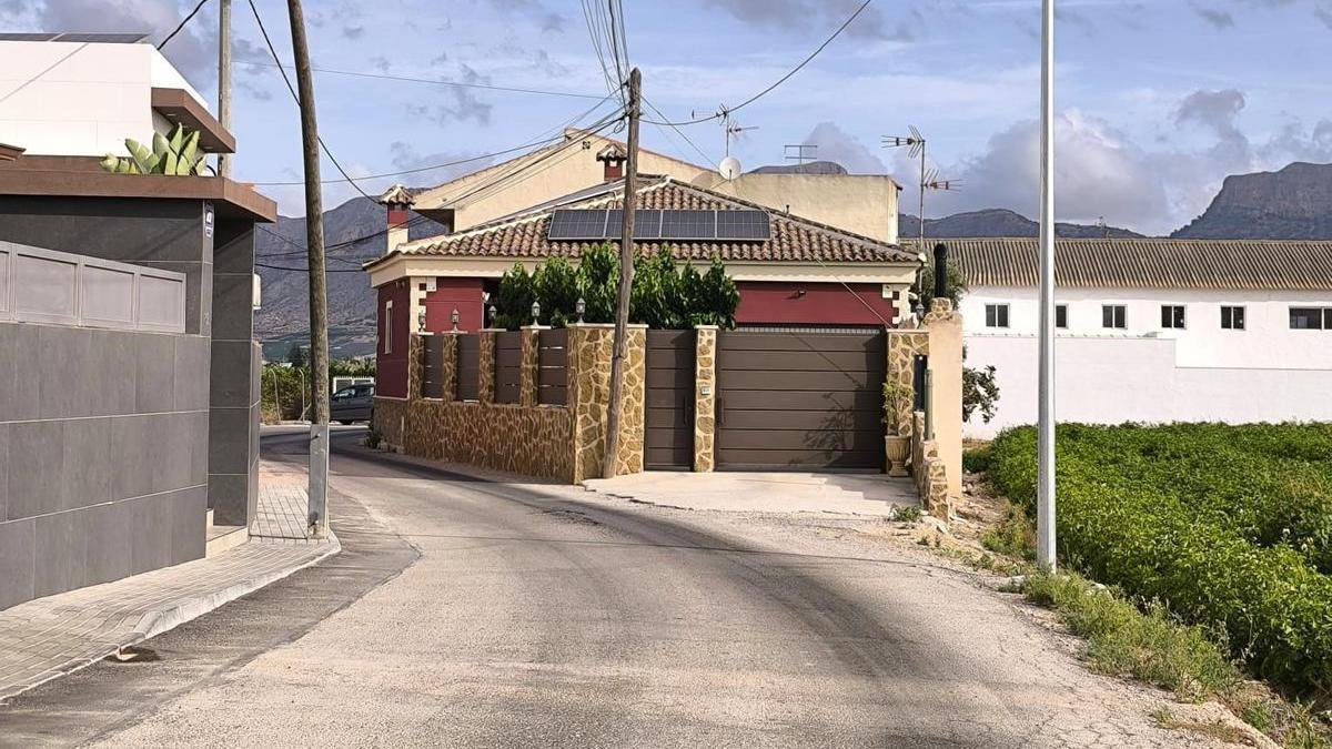 Nuevo apoyo de chapa galvanizado en un diseminado