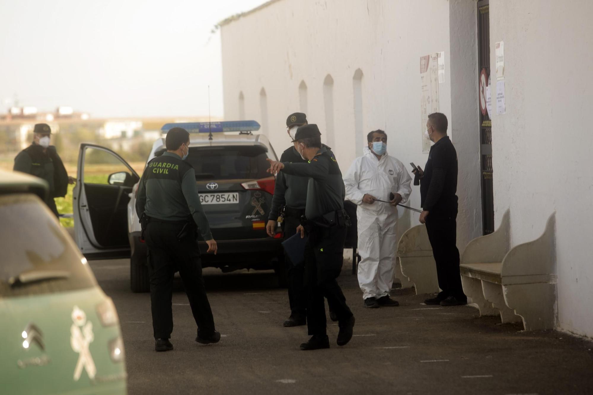 Profanan una veintena de tumbas en el cementerio de Paiporta