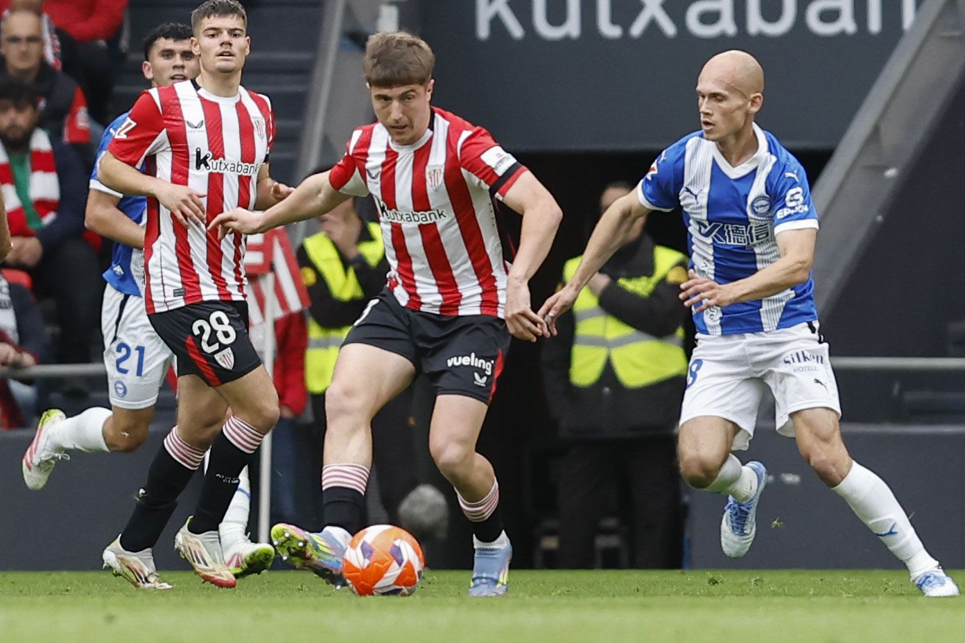 1-0. El Athletic defiende la cuarta plaza y complica la vida al Alavés