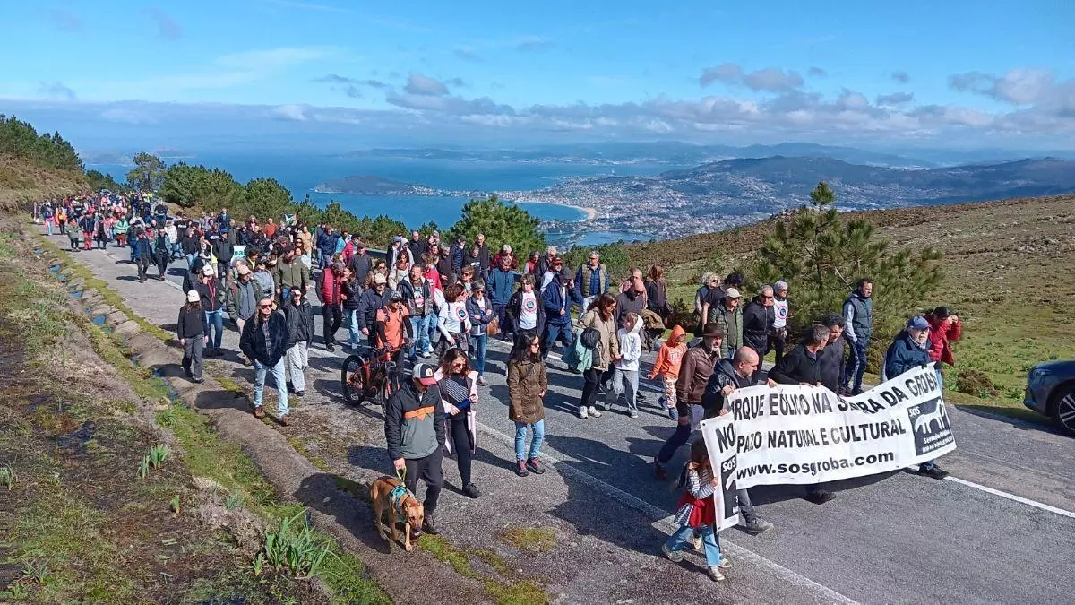 Multitudinaria manifestación en la Serra da Groba contra los cuatro nuevos proyectos eólicos